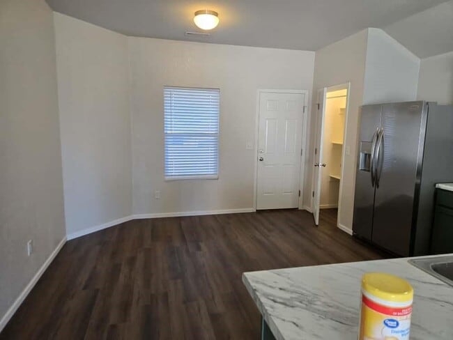 Building Photo - 1144 S Jaybird Ln