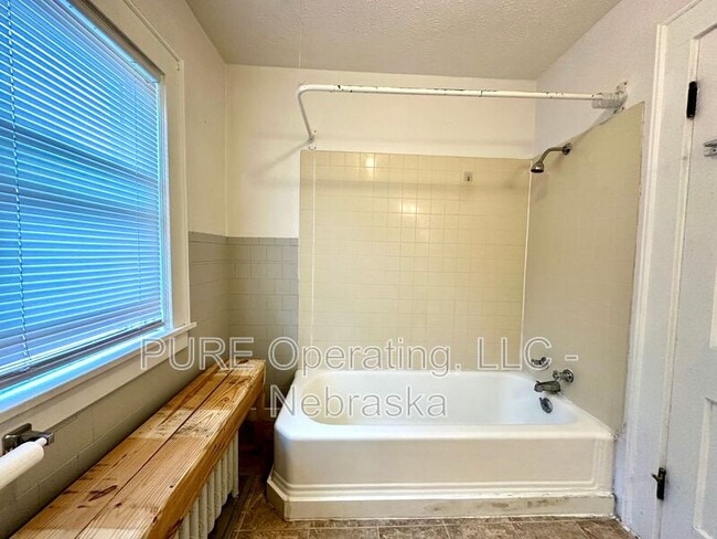 Building Photo - 4821 Underwood Ave