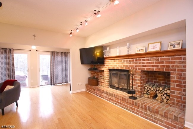 Building Photo - 303 Brokaw Ct