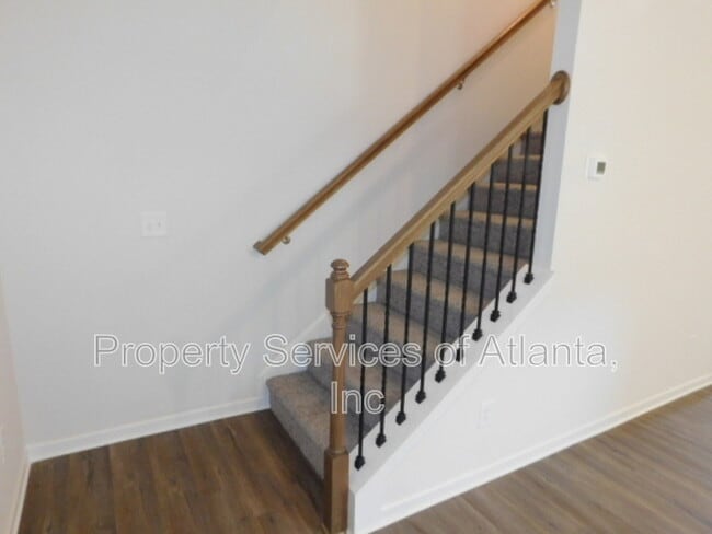 Building Photo - 246 Dupont Dr