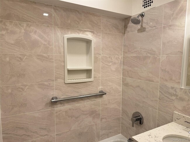 Building Photo - 103 Gedney St