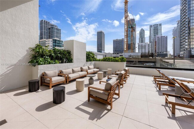 Building Photo - 225 N Miami Ave