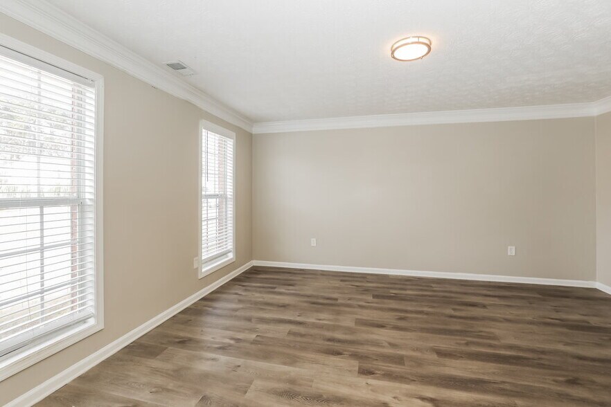 Building Photo - 733 Sinclair Way