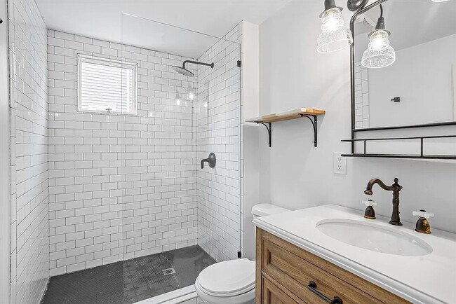 Building Photo - 14 Horace St