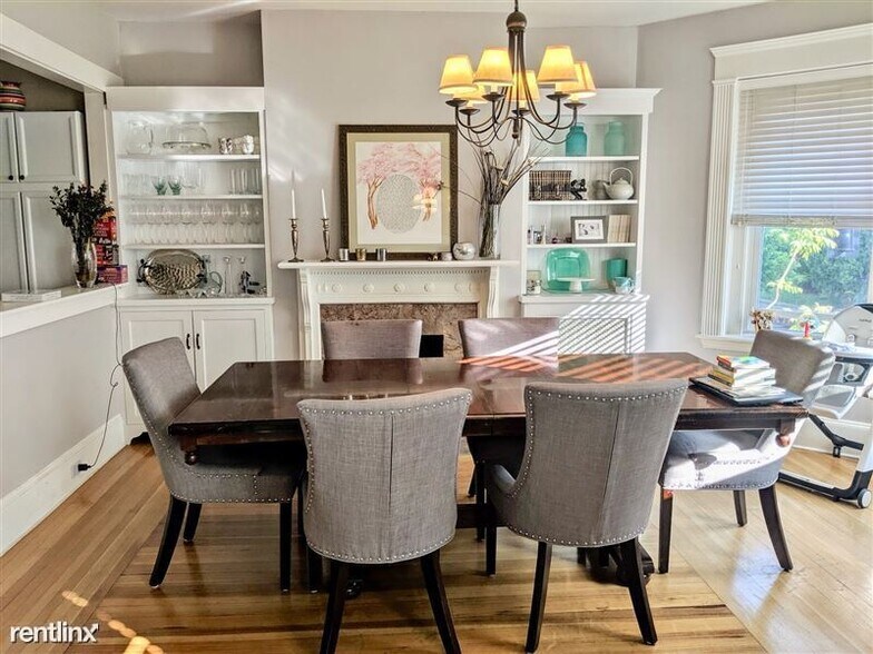 Building Photo - 330 Saint Paul St