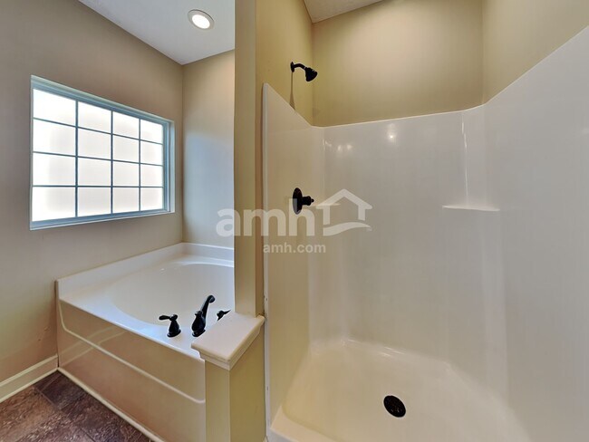 Building Photo - 1205 Sundown Ct