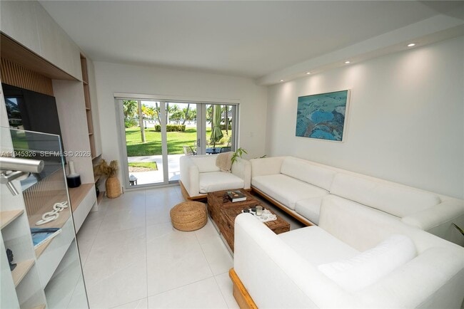 Building Photo - 881 Ocean Dr