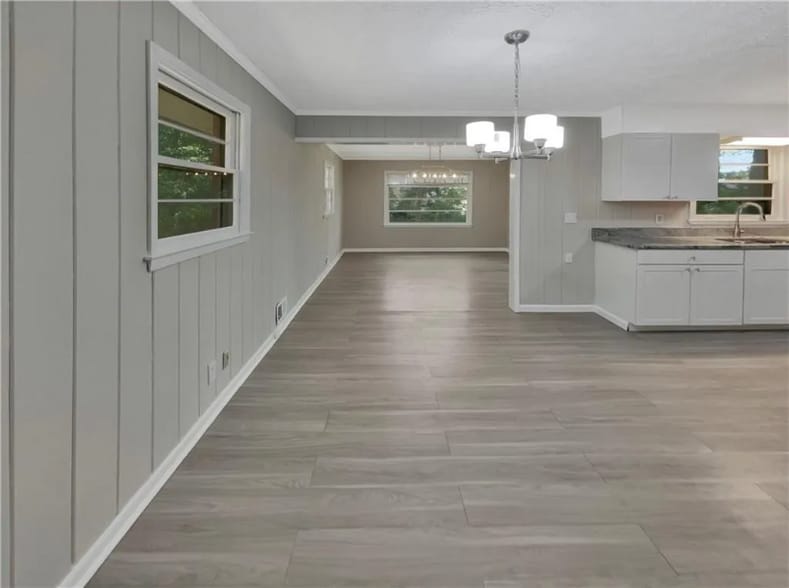 Building Photo - 2559 Clifton Springs Manor