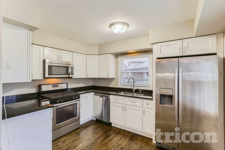 Building Photo - 155 Ramblewood Ln