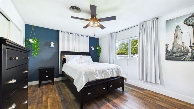 Building Photo - 101 N Mercury Ave