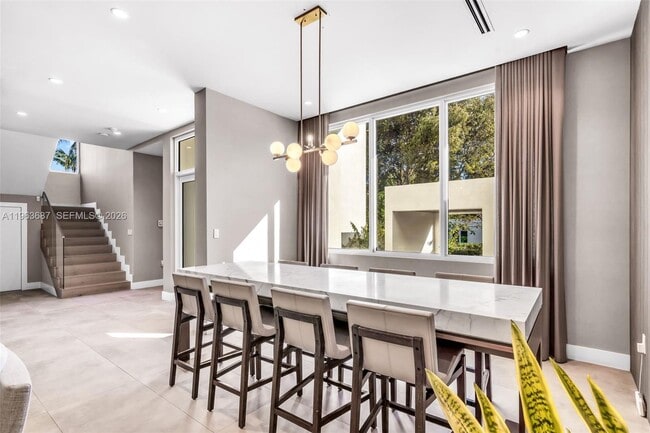 Building Photo - 285 W Mashta Dr