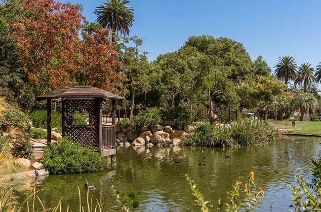 Building Photo - The perfect upstairs location down town Santa Barbara!