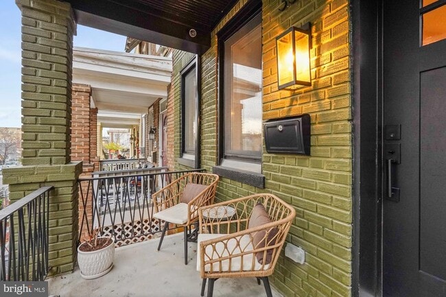 Building Photo - 331 W St NE