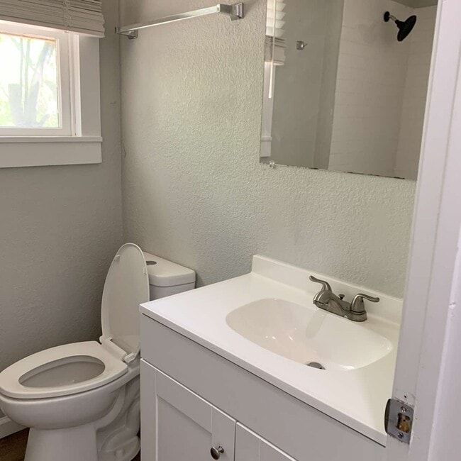 Building Photo - 505 E Heron St