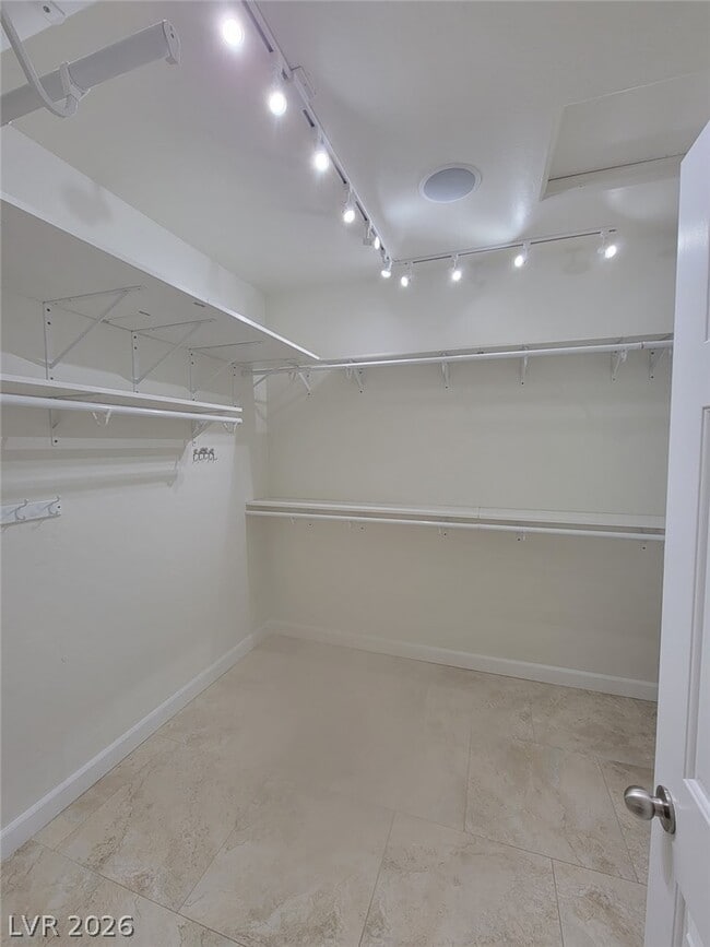 Building Photo - 2659 Lochleven Way