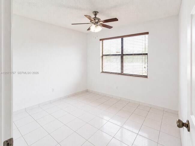 Building Photo - 6605 W 26th Dr