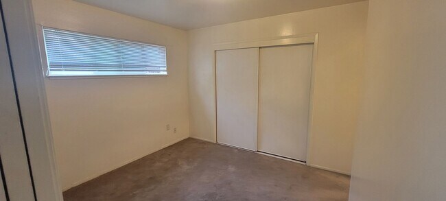 Building Photo - This is a great 1-bdr right in the heart o...