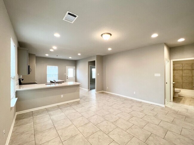 Building Photo - Home for lease