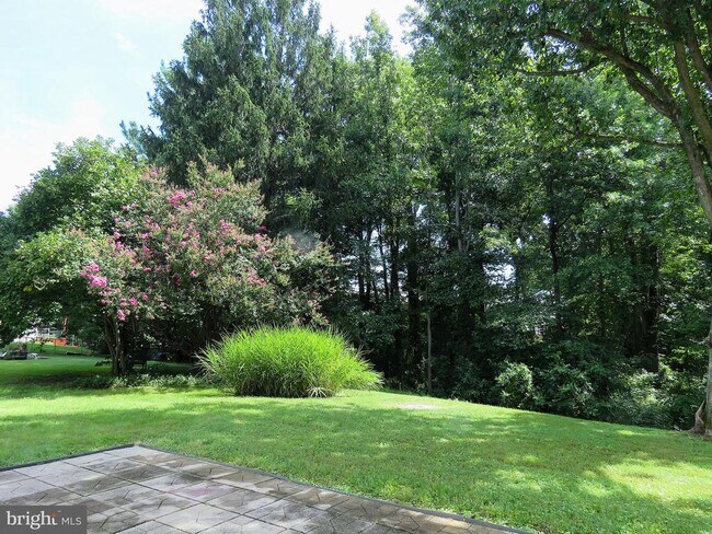 Building Photo - 7125 Vantage Dr