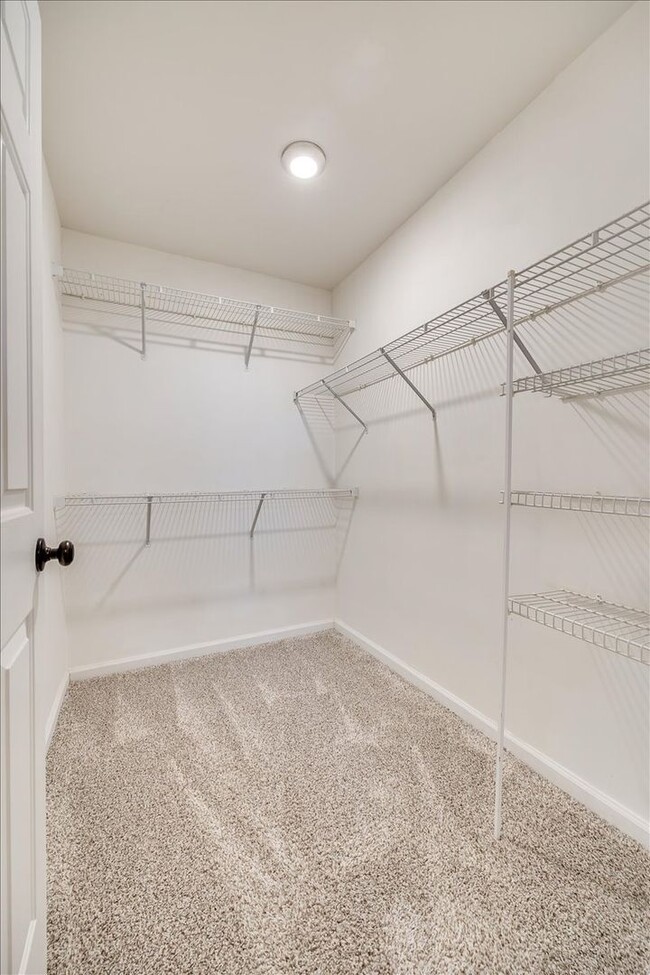 Building Photo - Fabulous 3 bedroom 2.5 bath townhome in Au...