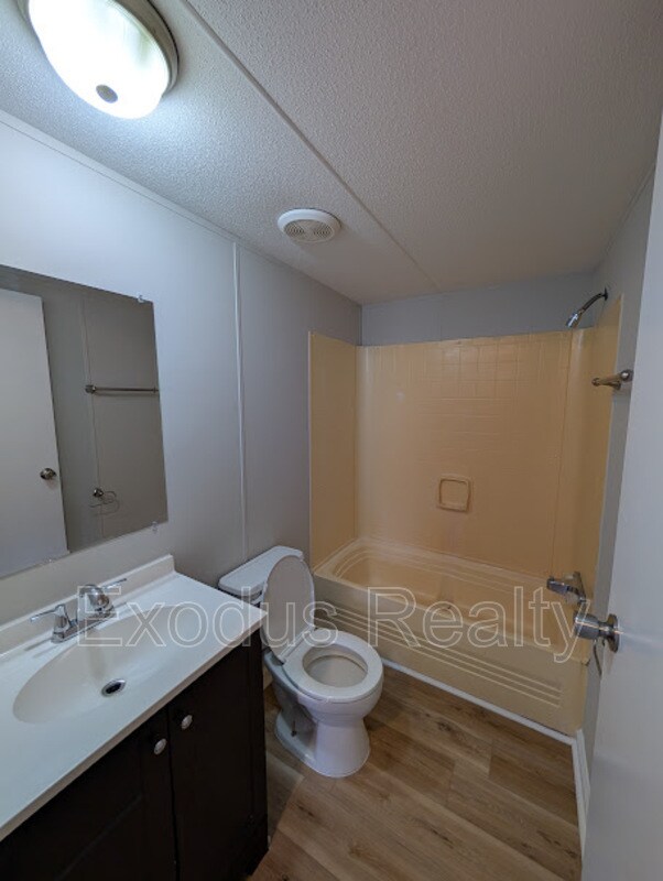 Building Photo - 45 Castle Wood