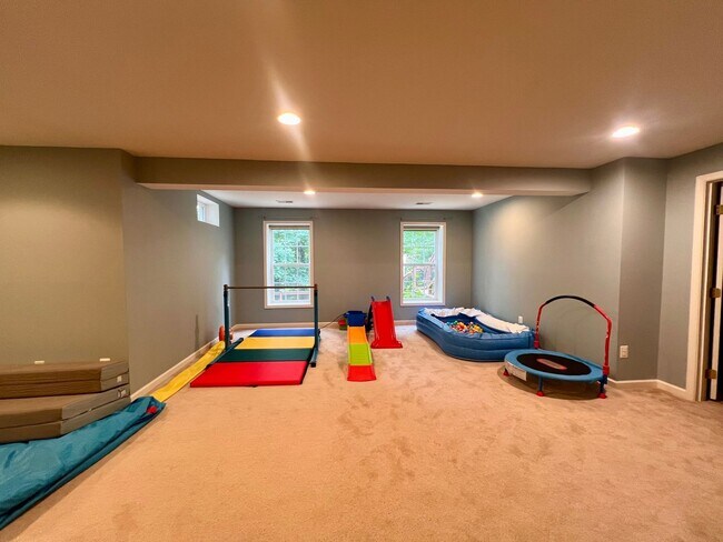 Building Photo - 5920 Nicolet Ct