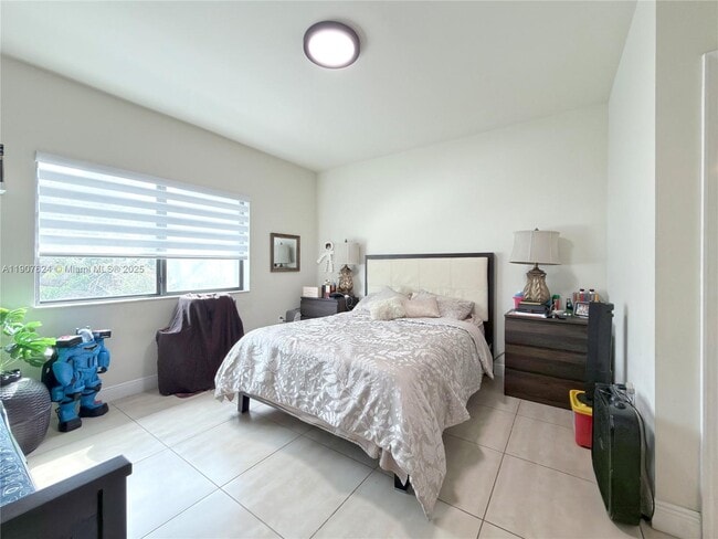 Building Photo - 1053 SW 29th Ct