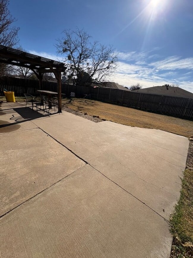 Building Photo - 4001 Sera Dr