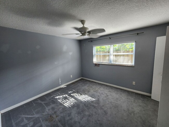 Building Photo - Charming 2 Bed 2 Bath Beachside Home