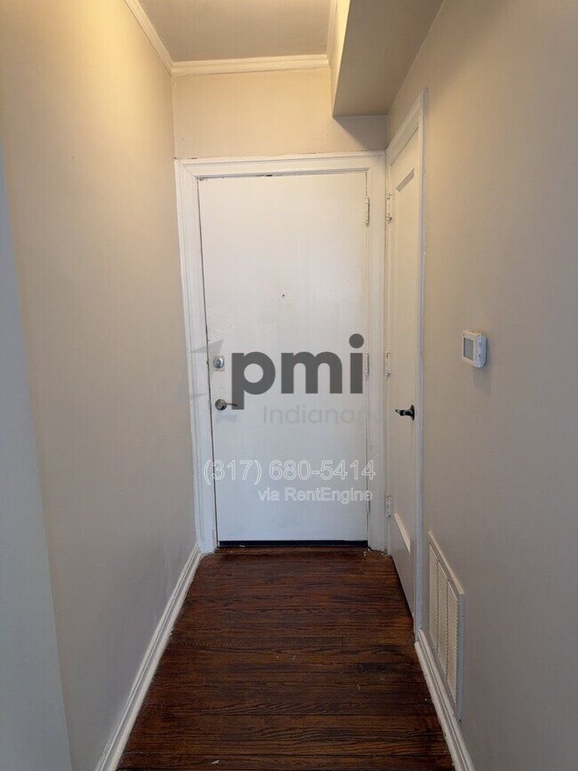 Building Photo - 1 W 28th St