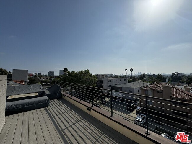 Building Photo - 140 S Hayworth Ave