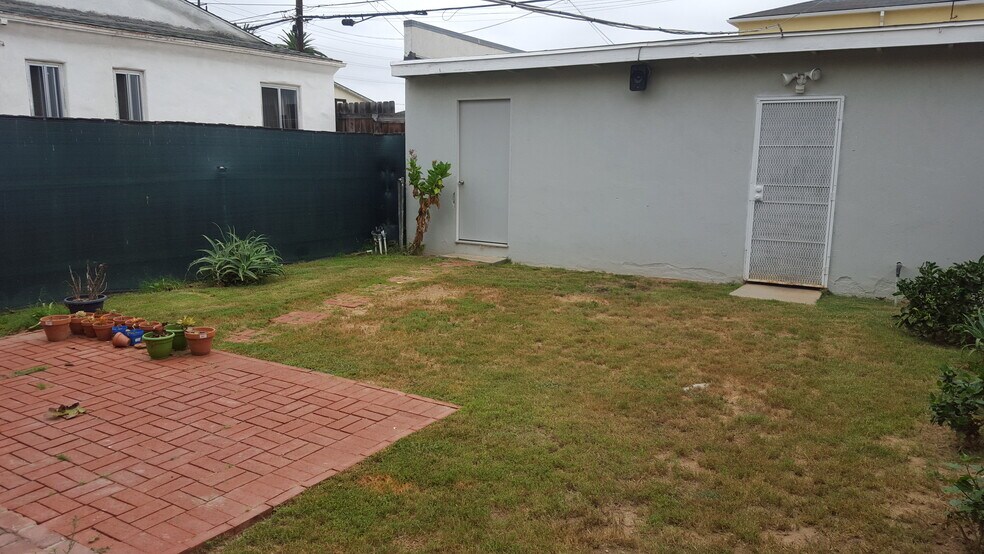 garage - 1923 19th St