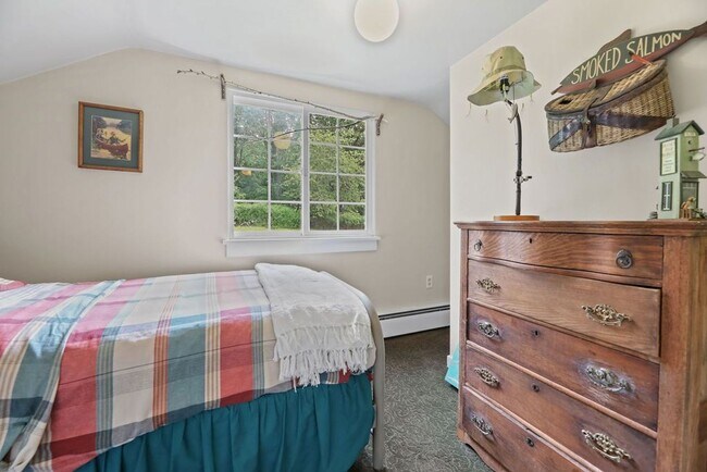 Building Photo - Snohomish Timeless Classic Rental Home