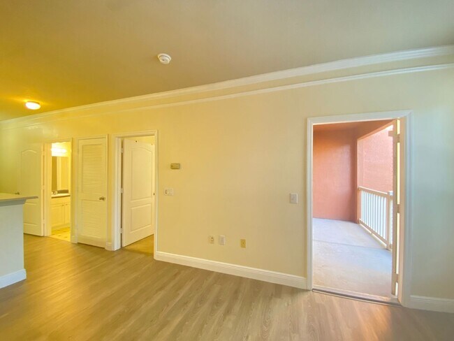 Building Photo - Stunning one bedroom, one bath luxury condo with large garage and fabulous community amenities.