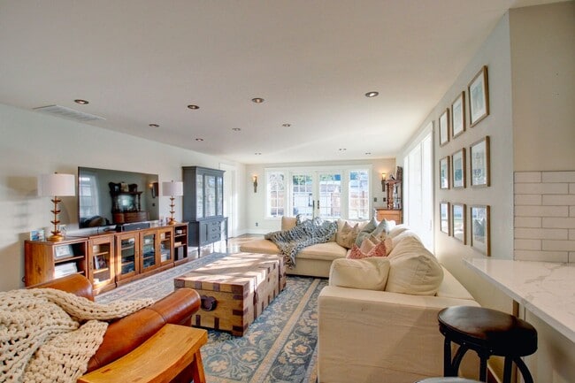 Building Photo - 3 Bedroom, 2.5 Home. Available NOW!!!!