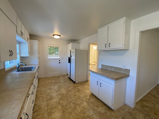 Building Photo - 355irv