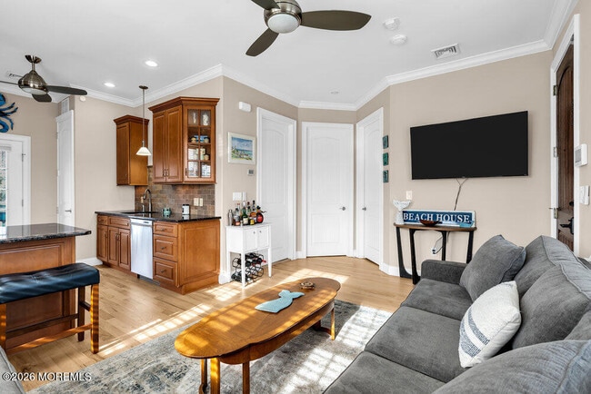 Building Photo - 120 10th Ave