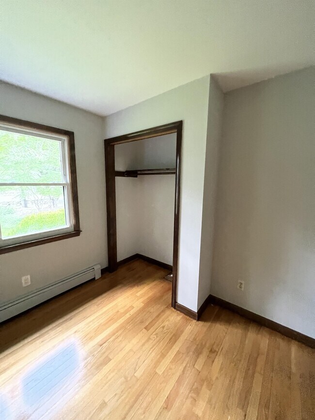 Building Photo - 1040 Daniels Farm Rd