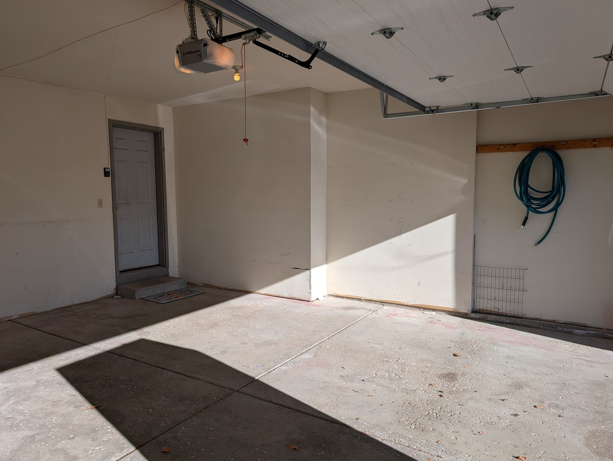 Garage - N58W23824 Hastings Ct