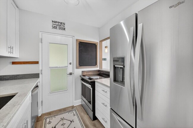 Building Photo - 2555 NE 11th St