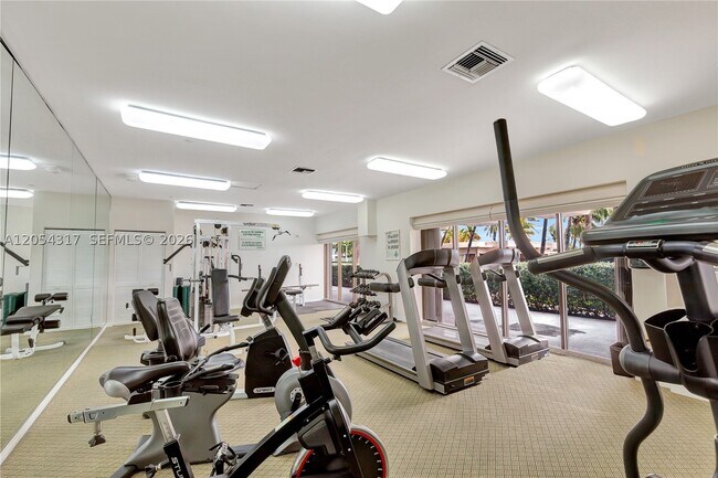 Building Photo - 2625 Collins Ave