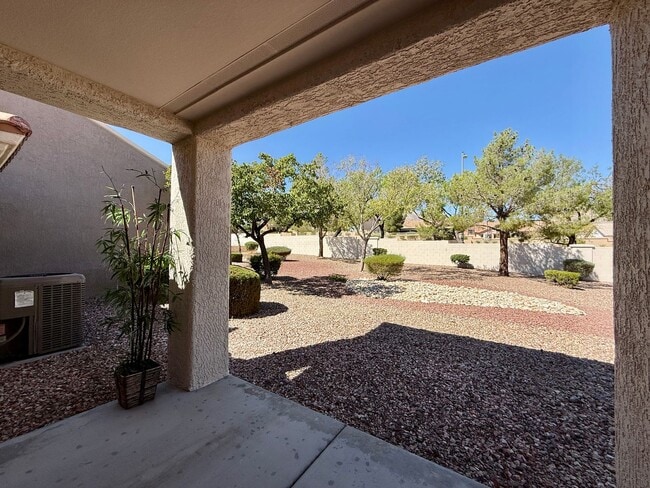 Building Photo - Spectacular furnished 2 bedroom townhouse ...