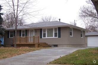 Building Photo - Cozy Home!!!