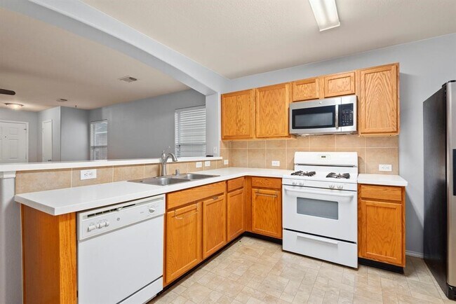 Building Photo - 1614 Wooded Acres Dr