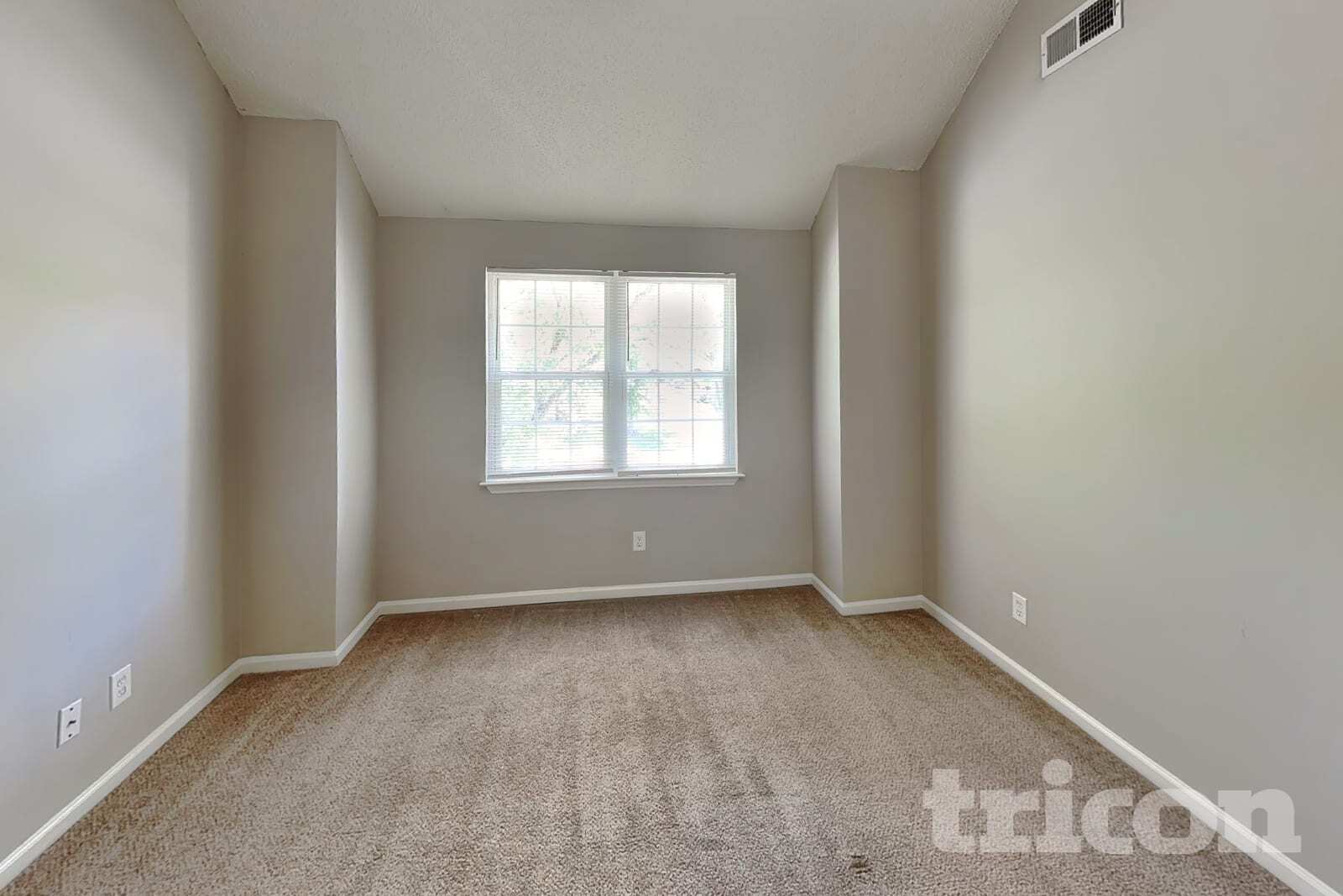 Building Photo - 235 Chattaroy Dr