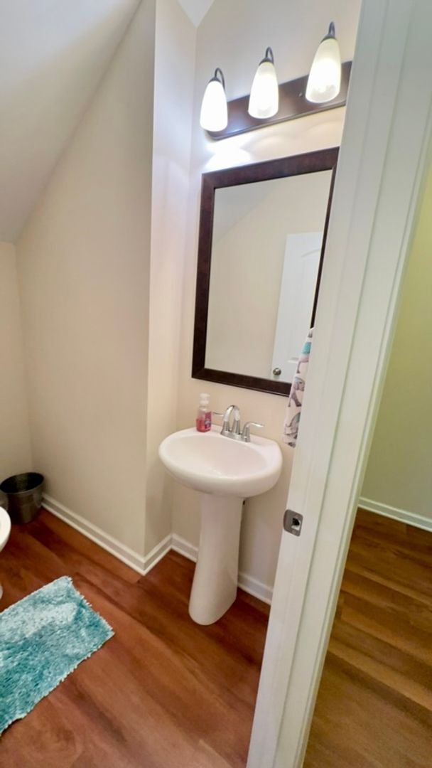 Building Photo - Experience the perfect blend of comfort & modern living in this beautiful home located in Northea...