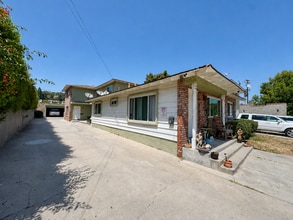 Building Photo - Remodeled 2+1.5 Townhome in Santa Paula