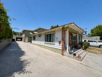 Building Photo - 211 E Santa Paula St