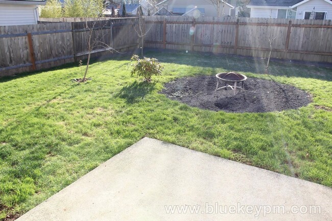 Building Photo - 3 Bed 2.5 Bath Home in St. Helens, Oregon