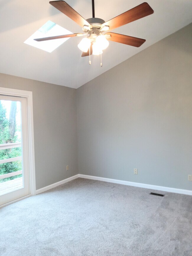 Building Photo - 3614 SW Skyline Pkwy